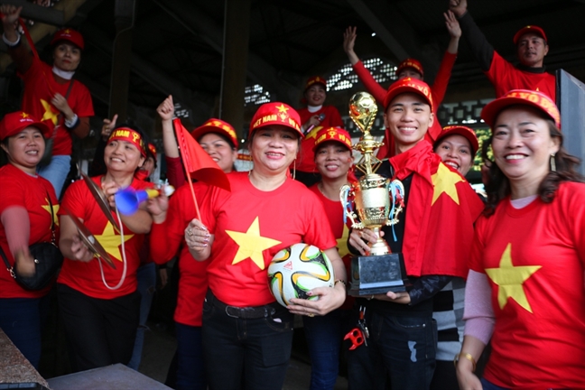 Người hâm mộ cả nước nhộn nhịp xuống đường cổ vũ tuyển Việt Nam Nguoi ham mo ca nuoc nhon nhip xuong duong co vu tuyen Viet Nam