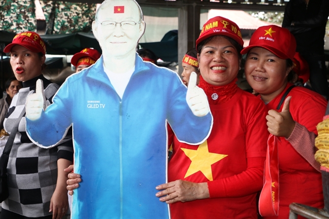 Người hâm mộ cả nước nhộn nhịp xuống đường cổ vũ tuyển Việt Nam Nguoi ham mo ca nuoc nhon nhip xuong duong co vu tuyen Viet Nam