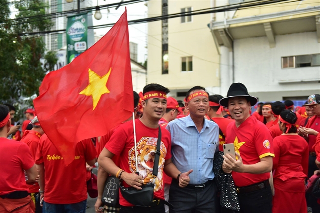 Người hâm mộ cả nước nhộn nhịp xuống đường cổ vũ tuyển Việt Nam Nguoi ham mo ca nuoc nhon nhip xuong duong co vu tuyen Viet Nam