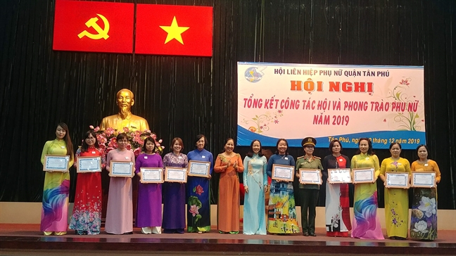 Trang bị kiến thức và kỹ năng tự bảo vệ để bảo vệ an toàn cho phụ nữ và trẻ em Trang bi kien thuc va ky nang tu bao ve de bao ve an toan cho phu nu va tre em