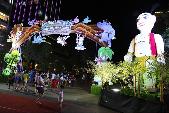 Đến lễ hội múa rối xem... chuột Mickey Den le hoi mua roi xem... chuot Mickey