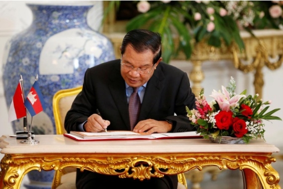 Mỹ áp đặt lệnh trừng phạt lên hai cá nhân thân Thủ tướng Hun Sen My ap dat lenh trung phat len hai ca nhan than Thu tuong Hun Sen