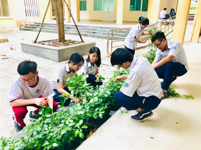 Nhân tính được dạy ở nhà hay tại trường? Nhan tinh duoc day o nha hay tai truong?