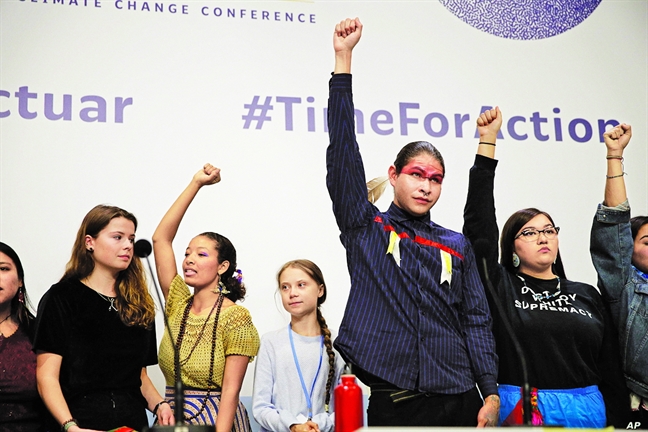 Nhà hoạt động vì khí hậu trẻ tuổi Greta Thunberg ủng hộ các cộng đồng bản địa đấu tranh Nha hoat dong vi khi hau tre tuoi Greta Thunberg ung ho cac cong dong ban dia dau tranh