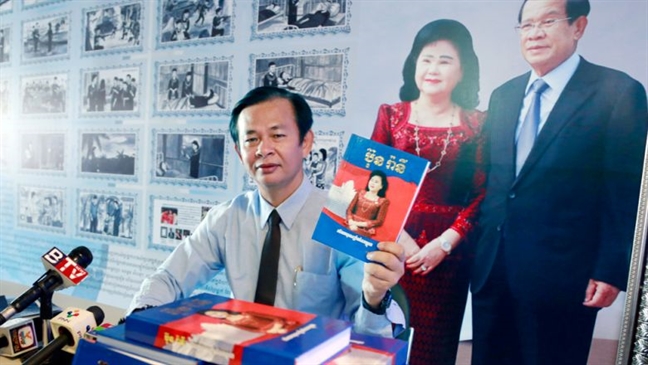 Ra mắt cuốn sách về cuộc đời phu nhân Thủ tướng Hun Sen Ra mat cuon sach ve cuoc doi phu nhan Thu tuong Hun Sen