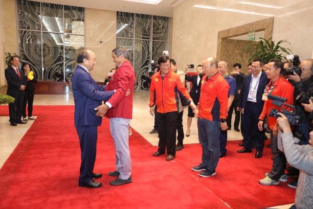 Thủ tướng Nguyễn Xuân Phúc: 'Đây là chiến thắng của tinh thần yêu nước' Thu tuong Nguyen Xuan Phuc: 'Day la chien thang cua tinh than yeu nuoc'