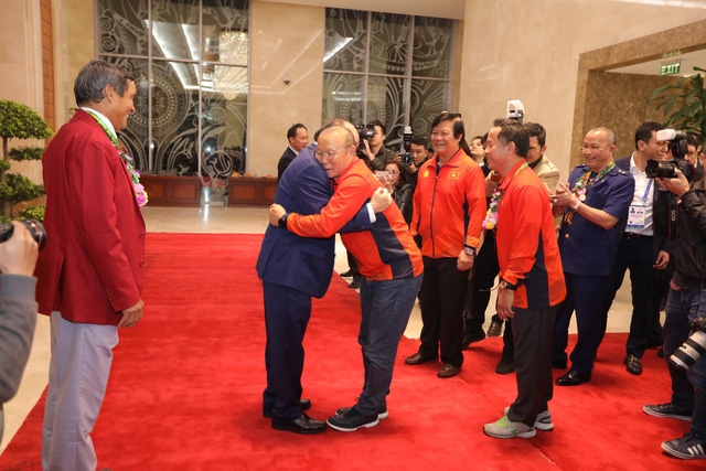 Thủ tướng Nguyễn Xuân Phúc: 'Đây là chiến thắng của tinh thần yêu nước' Thu tuong Nguyen Xuan Phuc: 'Day la chien thang cua tinh than yeu nuoc'