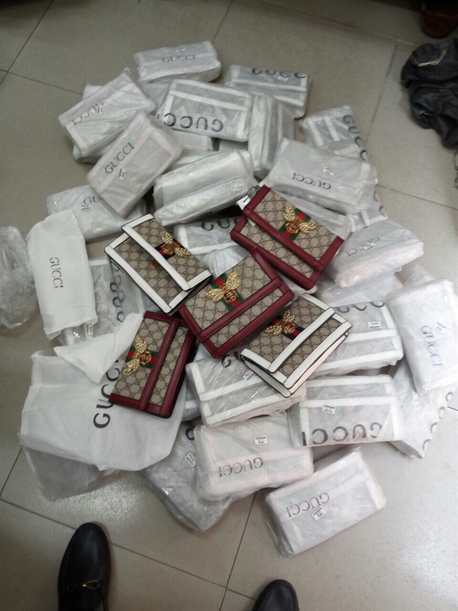 Túi xách LV, Chanel, Gucci... giá sỉ 30.000 đồng Tui xach LV, Chanel, Gucci... gia si 30.000 dong