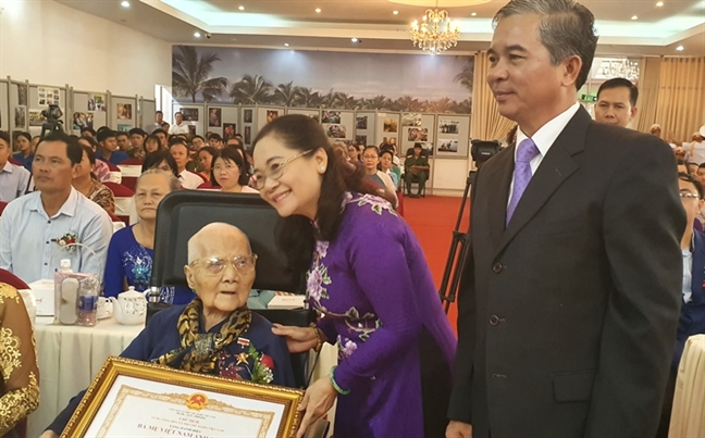 Sau 44 năm, TP.HCM vẫn còn người chưa được khen thưởng kháng chiến Sau 44 nam, TP.HCM van con nguoi chua duoc khen thuong khang chien
