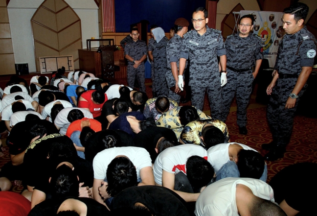 Malaysia bắt thêm 65 người Trung Quốc lừa đảo qua mạng Malaysia bat them 65 nguoi Trung Quoc lua dao qua mang