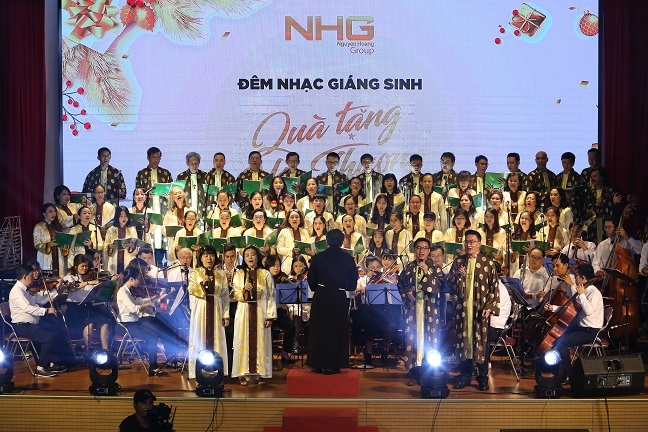 Gần 2.000 khán giả hòa nhịp cùng đêm nhạc Giáng sinh NHG Gan 2.000 khan gia hoa nhip cung dem nhac Giang sinh NHG