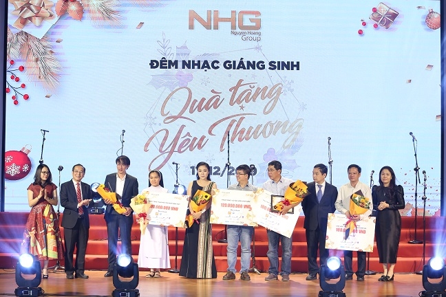Gần 2.000 khán giả hòa nhịp cùng đêm nhạc Giáng sinh NHG Gan 2.000 khan gia hoa nhip cung dem nhac Giang sinh NHG