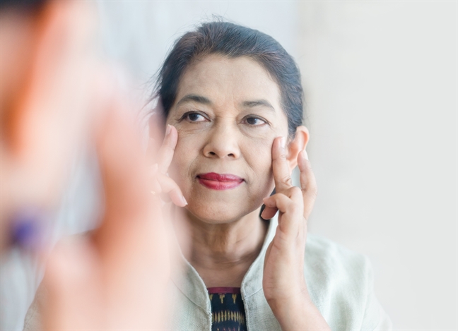 Hạ mình sát đất rồi, phải đứng lên thôi! Ha minh sat dat roi, phai dung len thoi!