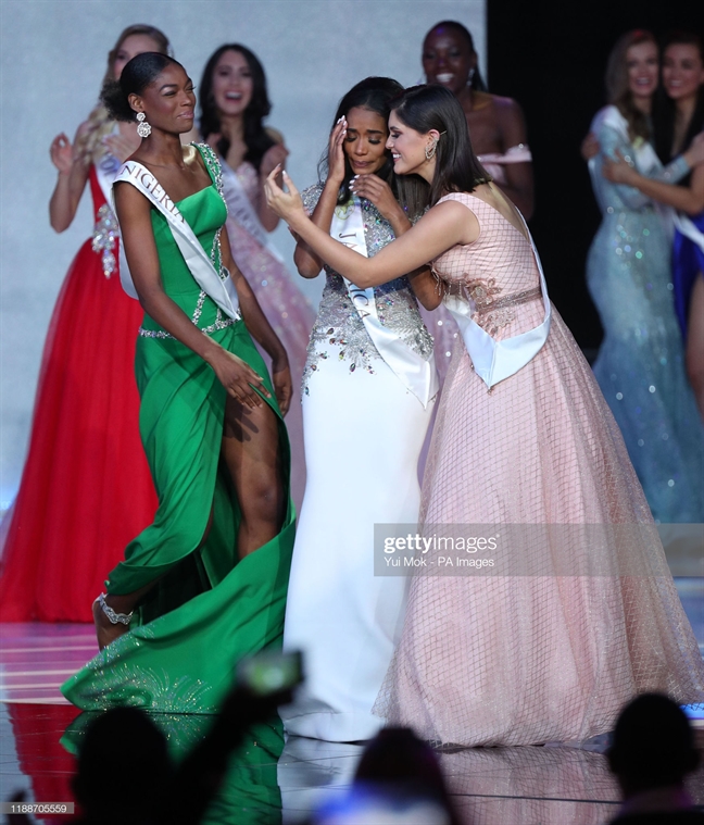 Mỹ nhân Jamaica hoảng hốt khi được gọi tên chiến thắng 'Hoa hậu Thế giới 2019' My nhan Jamaica hoang hot khi duoc goi ten chien thang 'Hoa hau The gioi 2019'