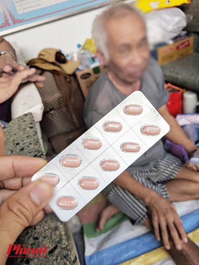 Bệnh viện vượt dự toán chi khám, chữa bệnh bảo hiểm y tế: Ai bệnh cuối năm, thiệt ráng chịu! Benh vien vuot du toan chi kham, chua benh bao hiem y te: Ai benh cuoi nam, thiet rang chiu!
