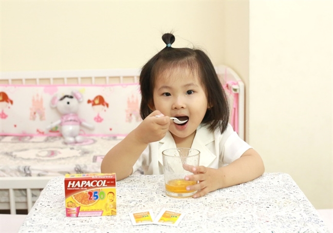 Cách hạ sốt, bù nước, chế độ ăn uống cho trẻ sốt trong mùa lạnh Cach ha sot, bu nuoc, che do an uong cho tre sot trong mua lanh