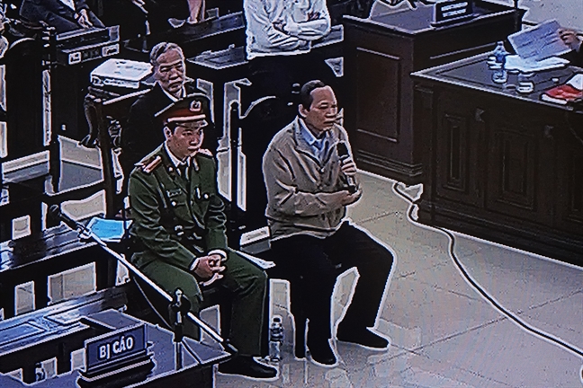 Ông Trương Minh Tuấn: 'Tôi nghĩ số tiền 200.000 USD là quà mừng Tết' Ong Truong Minh Tuan: 'Toi nghi so tien 200.000 USD la qua mung Tet'