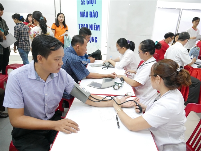 Hiến máu đầu xuân - Nhân lên hạnh phúc Hién máu dàu xuan - Nhan len hạnh phúc