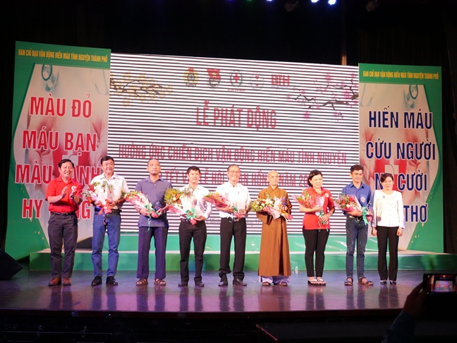 Hiến máu đầu xuân - Nhân lên hạnh phúc Hién máu dàu xuan - Nhan len hạnh phúc