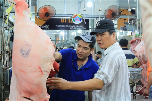 Thịt heo đắt hơn thịt bò không phải do heo hơi bị 'tuồn' sang Trung Quốc Thit heo dat hon thit bo khong phai do heo hoi bi 'tuon' sang Trung Quoc