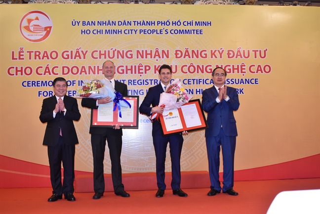 TPHCM trao giấy chứng nhận đăng ký đầu tư cho các doanh nghiệp tại Khu Công nghệ cao TPHCM trao giay chung nhan dang ky dau tu cho cac doanh nghiep tai Khu Cong nghe cao
