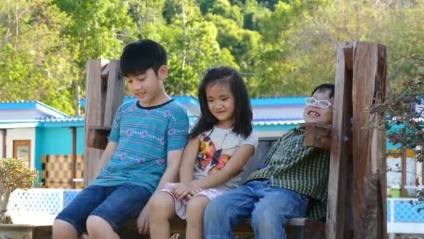 Dồn nỗi khổ con mọn cho mẹ già Don noi kho con mon cho me gia