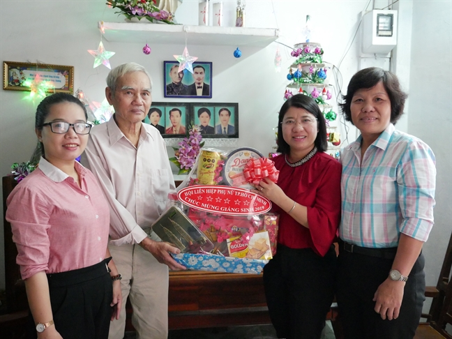 Hội LHPN TP.HCM thăm và chúc mừng Giáng sinh các cơ sở tôn giáo Hoi LHPN TP.HCM tham va chuc mung Giang sinh cac co so ton giao