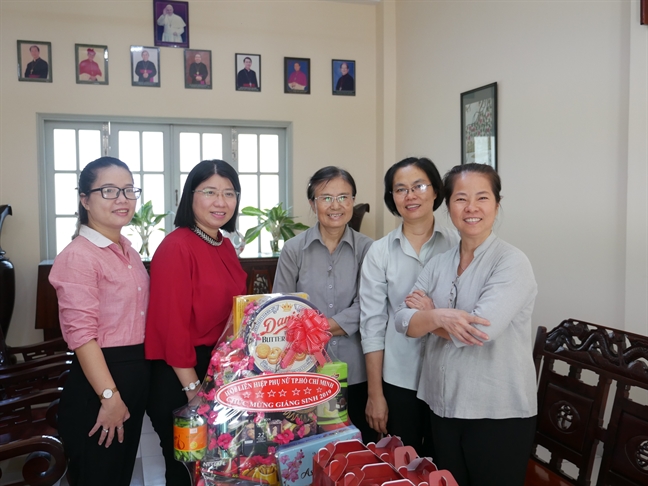 Hội LHPN TP.HCM thăm và chúc mừng Giáng sinh các cơ sở tôn giáo Hoi LHPN TP.HCM tham va chuc mung Giang sinh cac co so ton giao