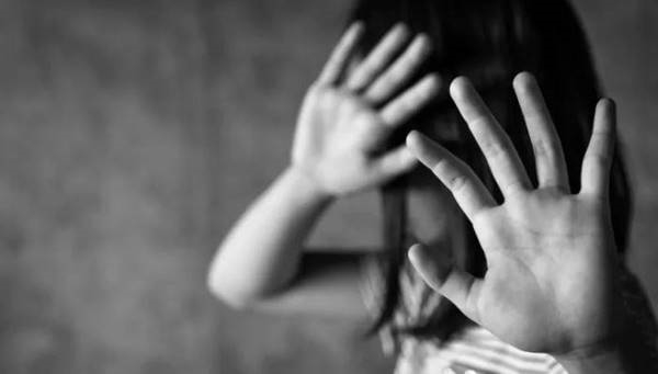 Hội Bảo vệ quyền trẻ em thăm gia đình cháu gái nghi bị xâm hại tình dục Hoi Bao ve quyen tre em tham gia dinh chau gai nghi bi xam hai tinh duc
