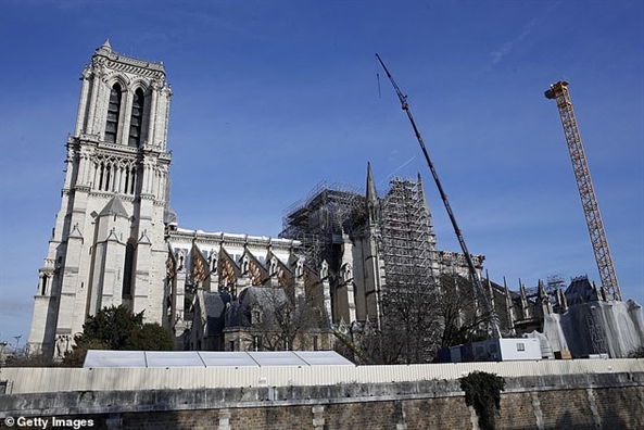 Sau hơn hai thế kỷ, lần đầu tiên Nhà thờ Đức Bà Paris lỡ hẹn với Giáng sinh Sau hon hai the ky, lan dau tien Nha tho Duc Ba Paris lo hen voi Giang sinh