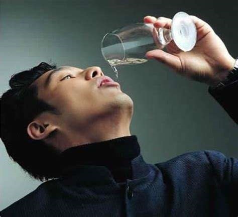 Chồng quyết định ngừng nhậu để cứu vãn cuộc hôn nhân Chong quyet dinh ngung nhau de cuu van cuoc hon nhan