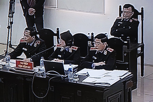 'Thư bị cáo Son gửi vợ không phải thư tình mà là chứng cứ của vụ án' 'Thu bi cao Son gui vo khong phai thu tinh ma la chung cu cua vu an'