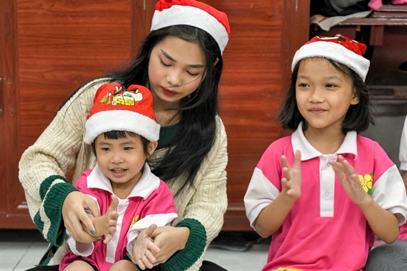 'Đêm nay con không sợ lạnh nữa rồi' 'Dem nay con khong so lanh nua roi'