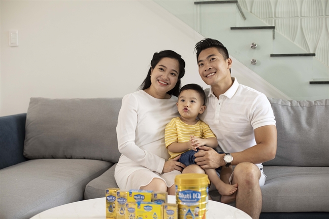Bí kíp chăm con cứng cáp, lanh lợi của Quốc Cơ - Hồng Phượng Bi kip cham con cung cap, lanh loi cua Quoc Co - Hong Phuong