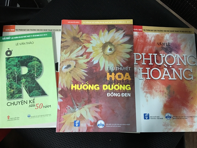 Nhà văn Văn Lê: 'Viết về người lính, về nhân dân là viết về phẩm hạnh và lòng trắc ẩn' Nha van Van Le: 'Viet ve nguoi linh, ve nhan dan la viet ve pham hanh va long trac an'