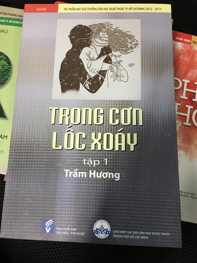 Nhà văn Văn Lê: 'Viết về người lính, về nhân dân là viết về phẩm hạnh và lòng trắc ẩn' Nha van Van Le: 'Viet ve nguoi linh, ve nhan dan la viet ve pham hanh va long trac an'