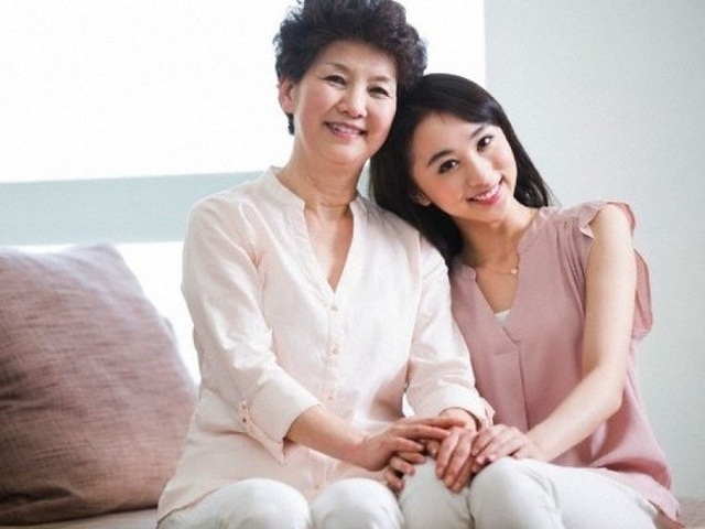 Con dâu 'hai mặt' với mẹ chồng ngay trên Facebook Con dau 'hai mat' voi me chong ngay tren Facebook