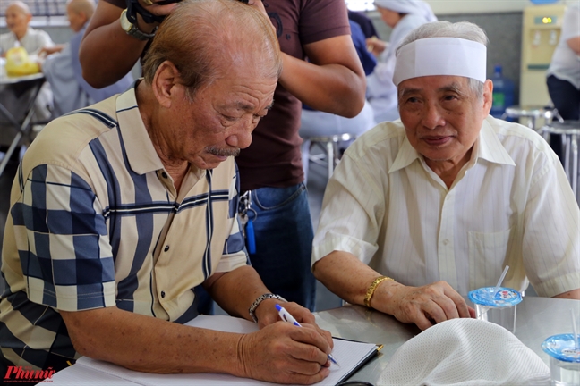 Con gái nhạc sĩ Nguyễn Văn Tý: 'Ba đã sống trọn cuộc đời của mình' Con gai nhac si Nguyen Van Ty: 'Ba da song tron cuoc doi cua minh'