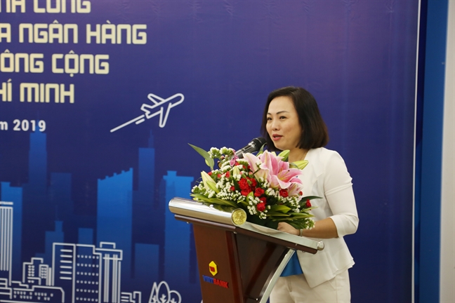 TP.HCM: Người dân đi xe buýt có thể thanh toán bằng thẻ thông minh không tiếp xúc của Vietbank TP.HCM: Nguoi dan di xe buyt co the thanh toan bang the thong minh khong tiep xuc cua Vietbank