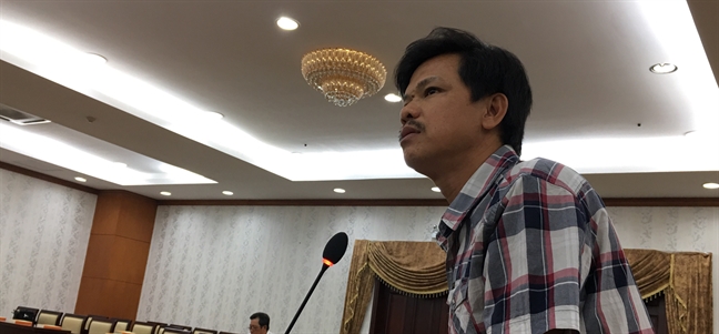 Đạo diễn Hoàng Duẩn: 'Nhiều người làm nghệ sĩ qua điện thoại' Dao dien Hoang Duan: 'Nhieu nguoi lam nghe si qua dien thoai'