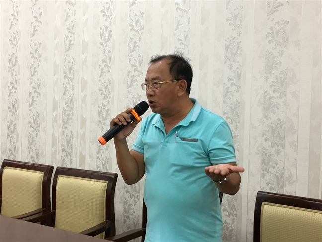 Đạo diễn Hoàng Duẩn: 'Nhiều người làm nghệ sĩ qua điện thoại' Dao dien Hoang Duan: 'Nhieu nguoi lam nghe si qua dien thoai'