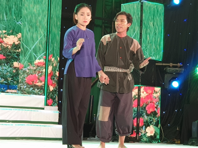 Anh chàng chăn vịt trở thành Quán quân 'Tài tử miệt vườn' Anh chang chan vit tro thanh Quan quan 'Tai tu miet vuon'