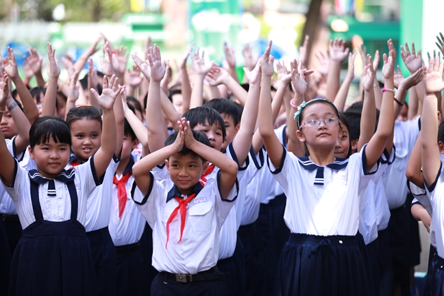 Trẻ em nghêu ngao nhạc yêu đương, thất tình: Phụ huynh tặc lưỡi cho qua Tre em ngheu ngao nhac yeu duong, that tinh: Phu huynh o dau?