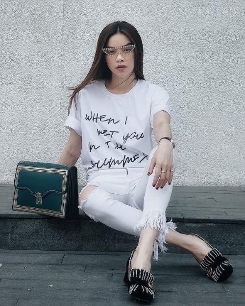 Loạt hàng bình dân, giá rẻ bất ngờ trong tủ đồ tiền tỷ của Hồ Ngọc Hà Loat hang binh dan, gia re bat ngo trong tu do tien ty cua Ho Ngoc Ha