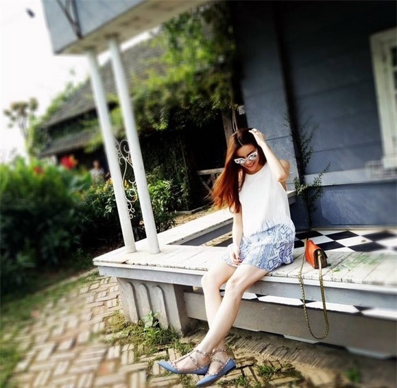 Loạt hàng bình dân, giá rẻ bất ngờ trong tủ đồ tiền tỷ của Hồ Ngọc Hà Loat hang binh dan, gia re bat ngo trong tu do tien ty cua Ho Ngoc Ha