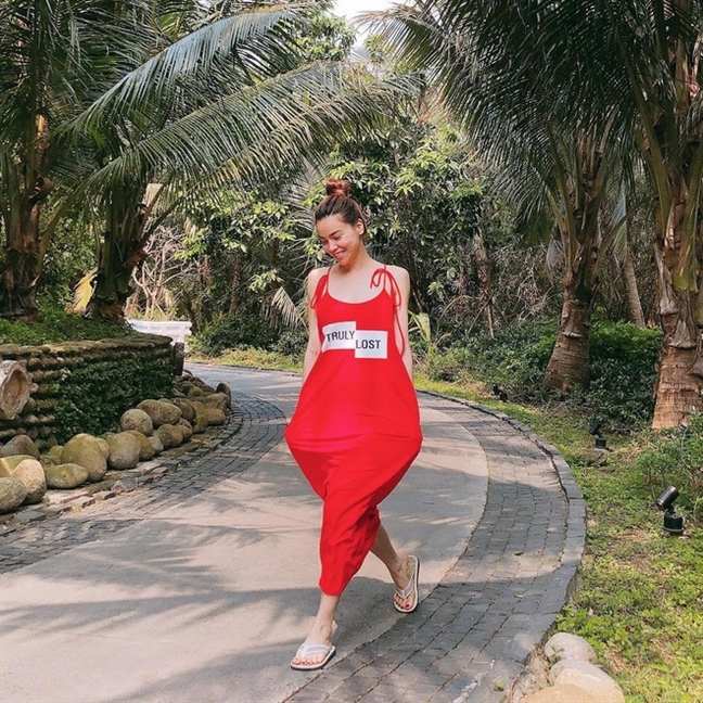 Loạt hàng bình dân, giá rẻ bất ngờ trong tủ đồ tiền tỷ của Hồ Ngọc Hà Loat hang binh dan, gia re bat ngo trong tu do tien ty cua Ho Ngoc Ha