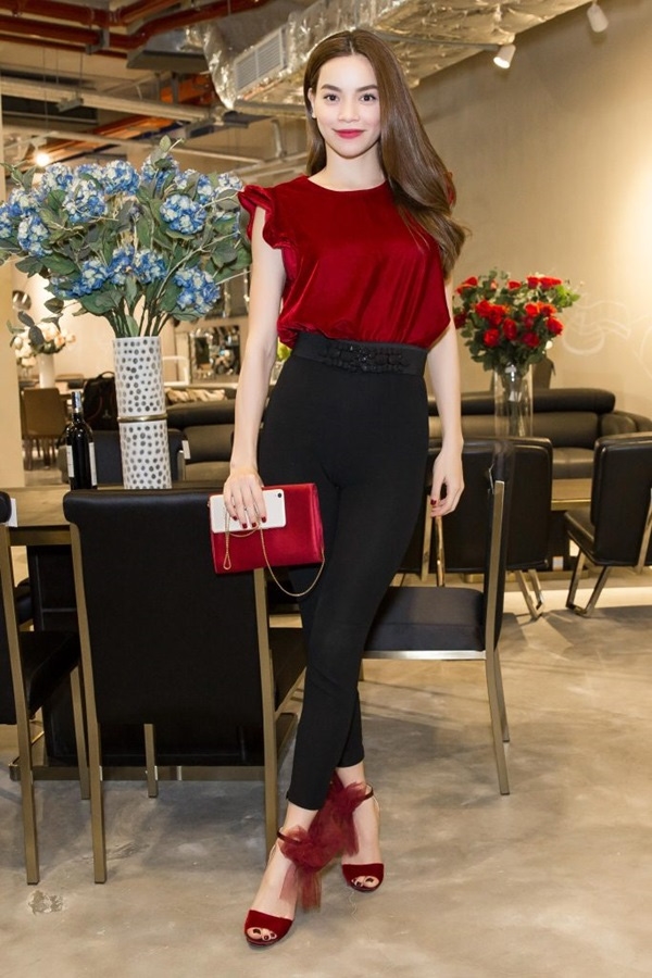 Loạt hàng bình dân, giá rẻ bất ngờ trong tủ đồ tiền tỷ của Hồ Ngọc Hà Loat hang binh dan, gia re bat ngo trong tu do tien ty cua Ho Ngoc Ha