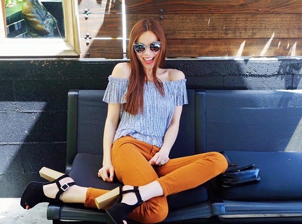 Loạt hàng bình dân, giá rẻ bất ngờ trong tủ đồ tiền tỷ của Hồ Ngọc Hà Loat hang binh dan, gia re bat ngo trong tu do tien ty cua Ho Ngoc Ha