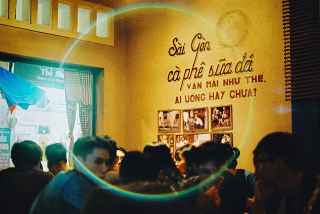 'Thâu đêm' giao thừa cùng tiệm cà phê năm 1975 'Thau dem' giao thua cung tiem ca phe nam 1975